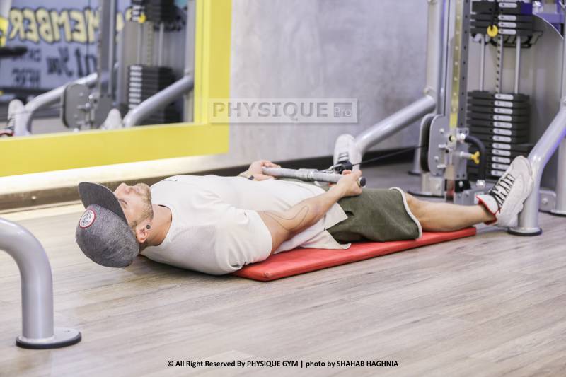 آموزش حرکت جلو بازو کابل خوابیده