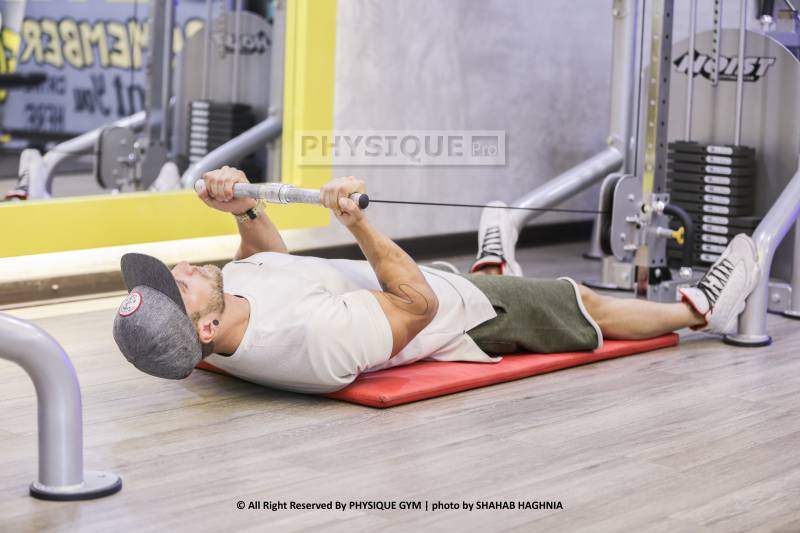 آموزش حرکت جلو بازو کابل خوابیده