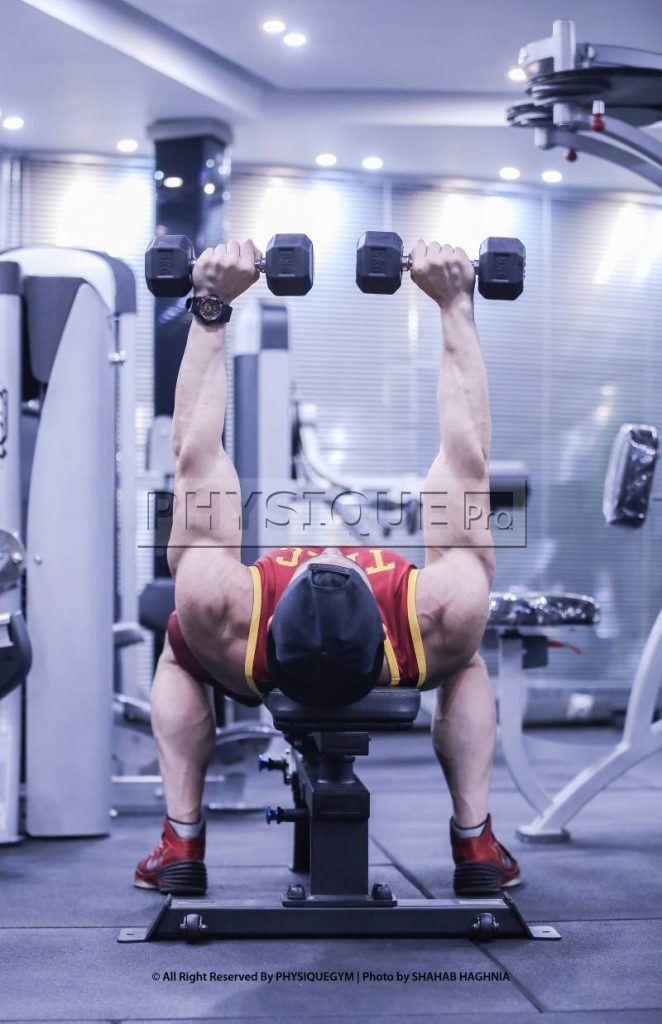 پشت بازو دمبل خوابيده فیزیک پرو