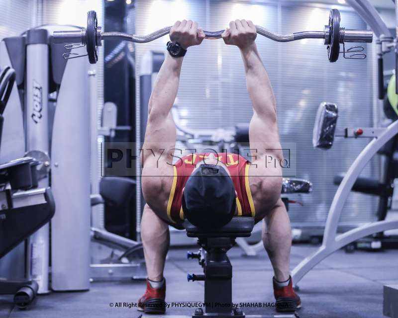 پشت بازو هالتر خوابیده فیزیک پرو