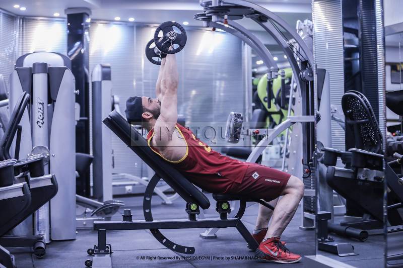 پشت بازو هالتر خوابیده روی سطح شیبدار