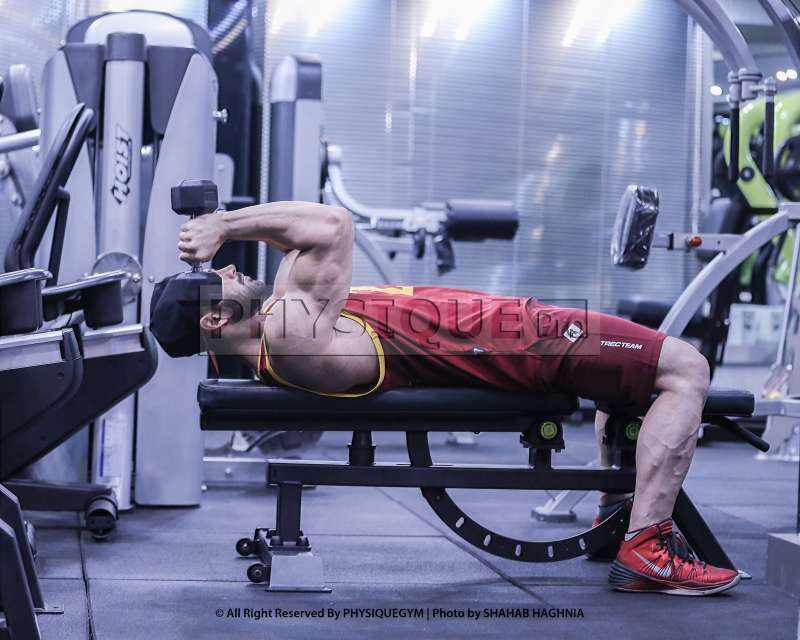 آموزش حرکت پشت بازو دمبل خوابیده دست موازی